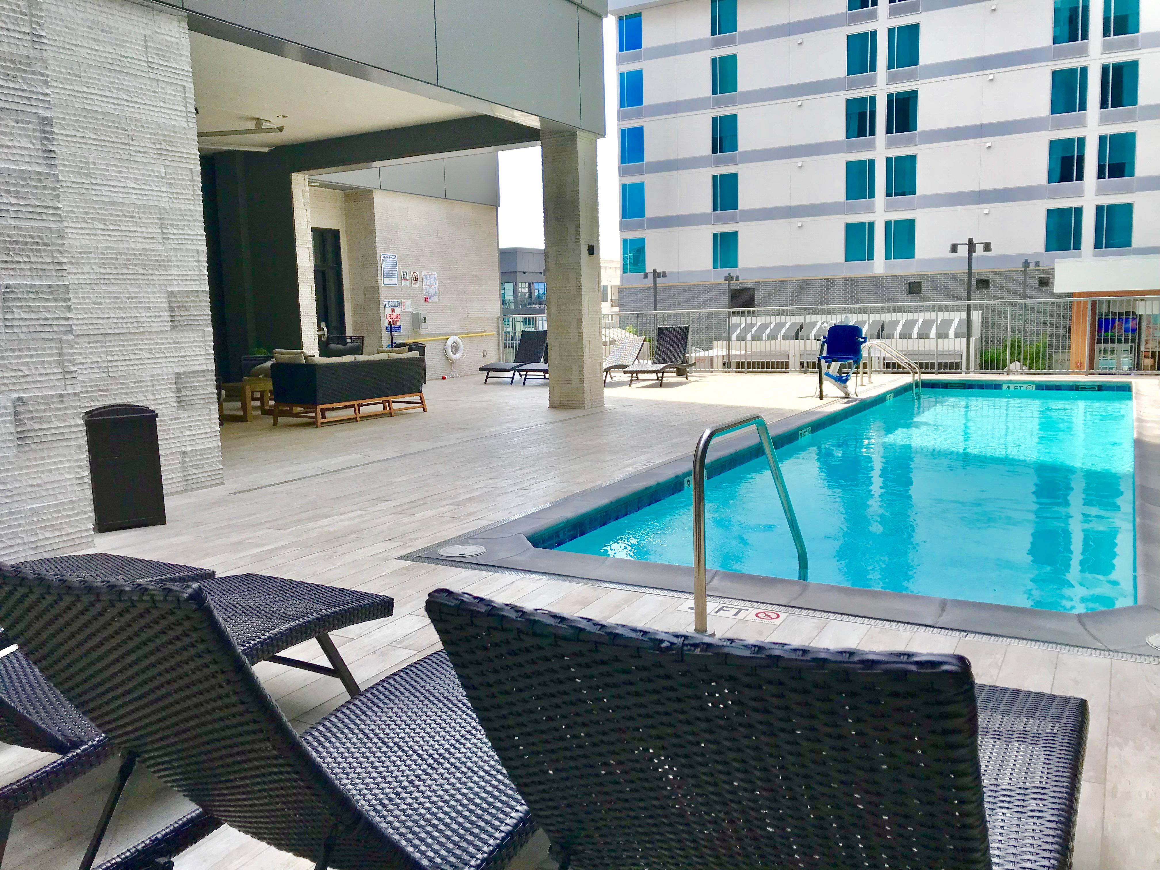 Hotel & Downtown Broadway